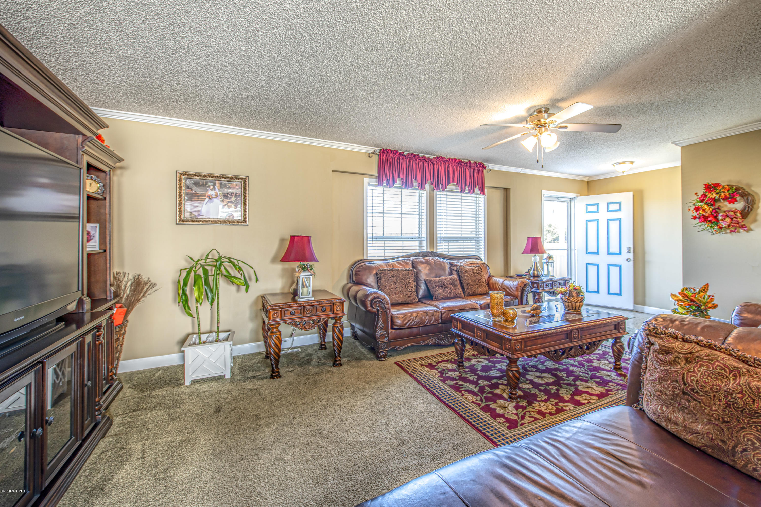 70 Bateman Road Aurora, NC 27806 - Photo 3 of 20 Living Room