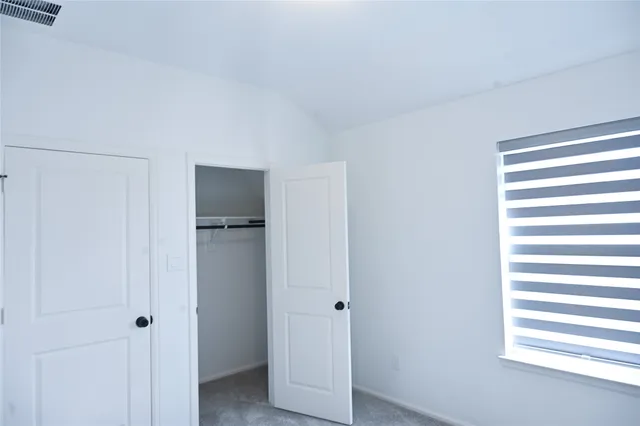 a view of empty room with window