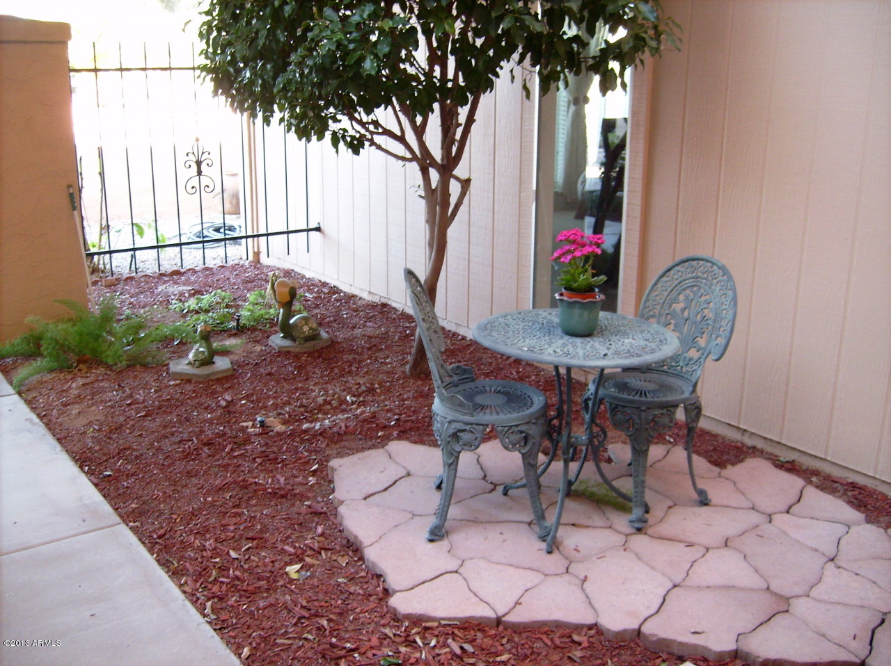 2401 West Hearn Road Phoenix, AZ 85023 - Photo 3 of 18 Front Courtyard