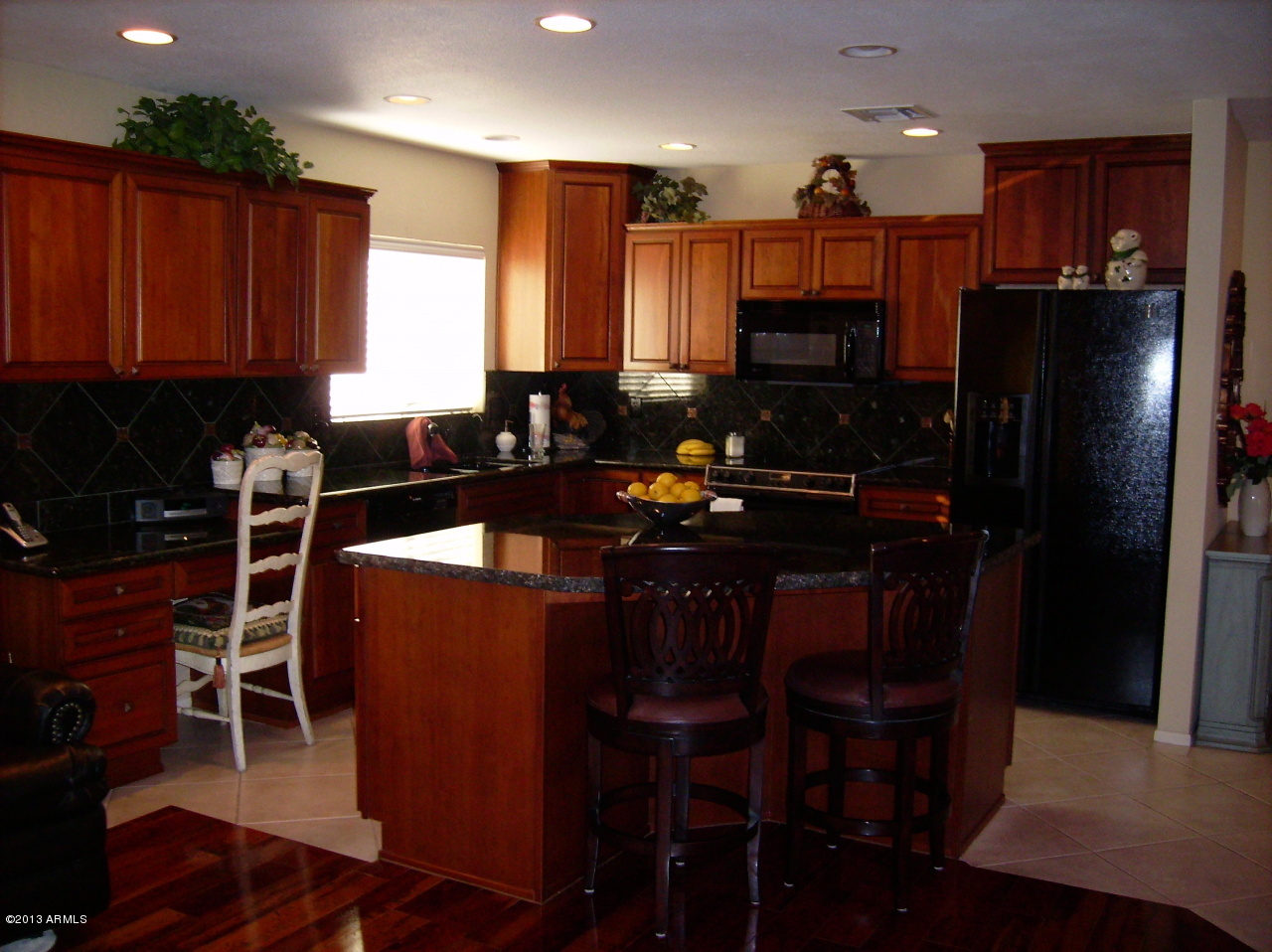 2401 West Hearn Road Phoenix, AZ 85023 - Photo 5 of 18 Kitchen