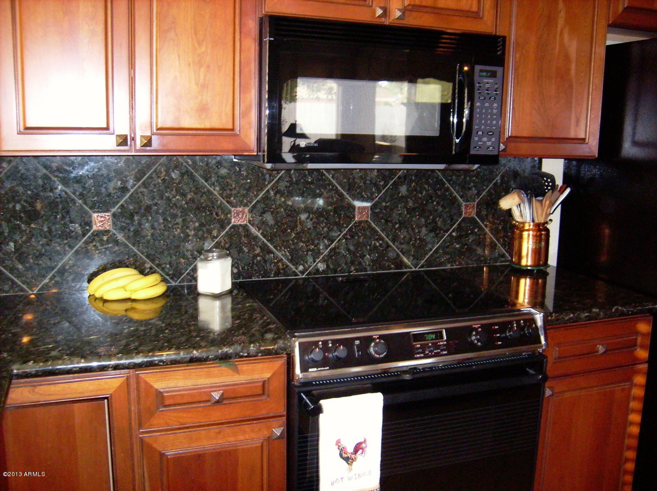 2401 West Hearn Road Phoenix, AZ 85023 - Photo 6 of 18 Kitchen Backsplash