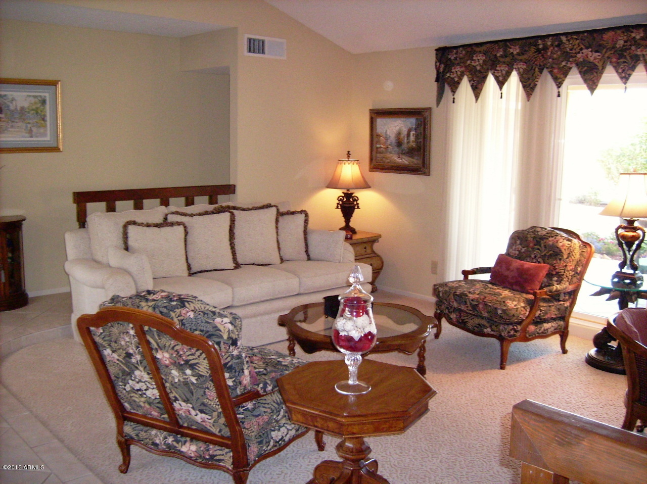 2401 West Hearn Road Phoenix, AZ 85023 - Photo 9 of 18 Living Room