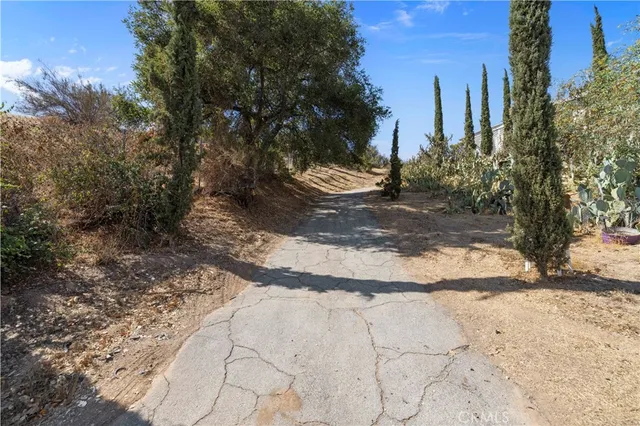 $399,999 | 29027 Val Verde Road, Val Verde, CA 91384