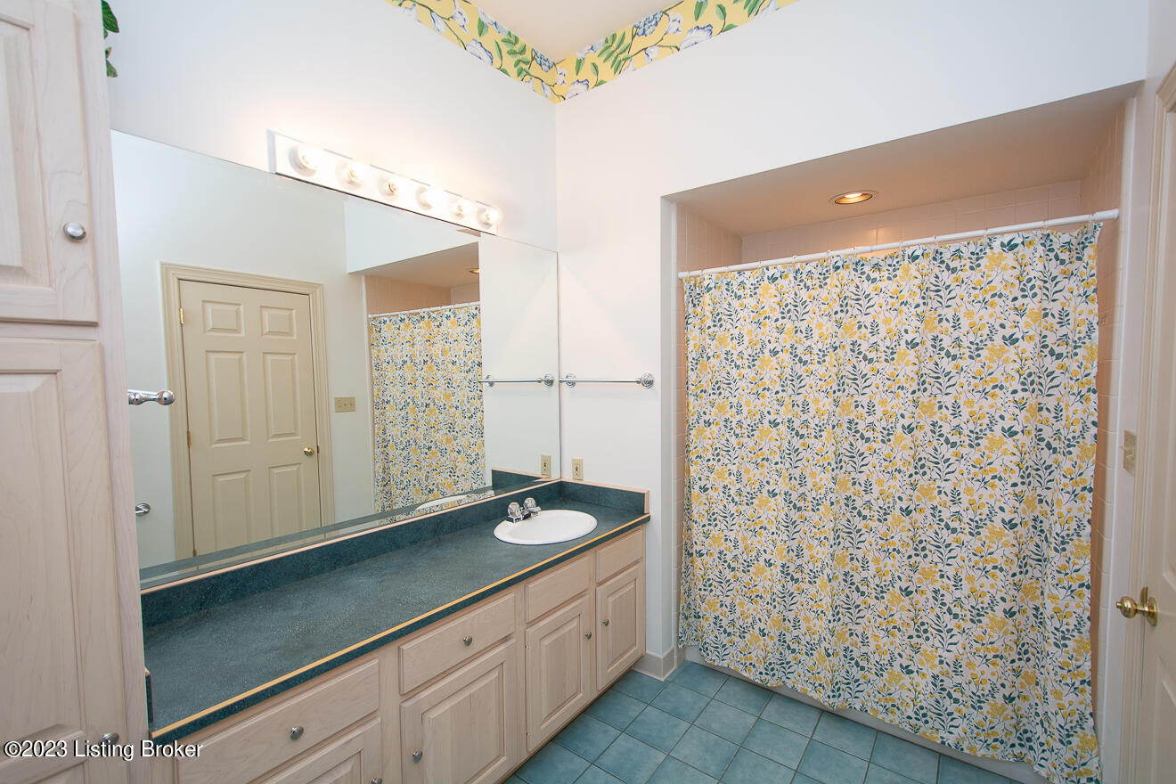 1214 Bells Ml Road Shepherdsville, KY 40165 - Photo 48 of 95 Full Bath 2nd floor