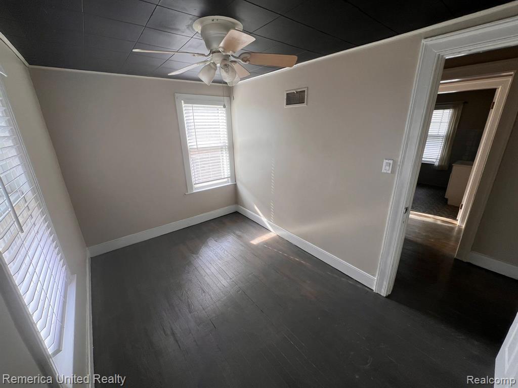 146 Chippewa Road Pontiac, MI 48341 - Photo 25 of 36
