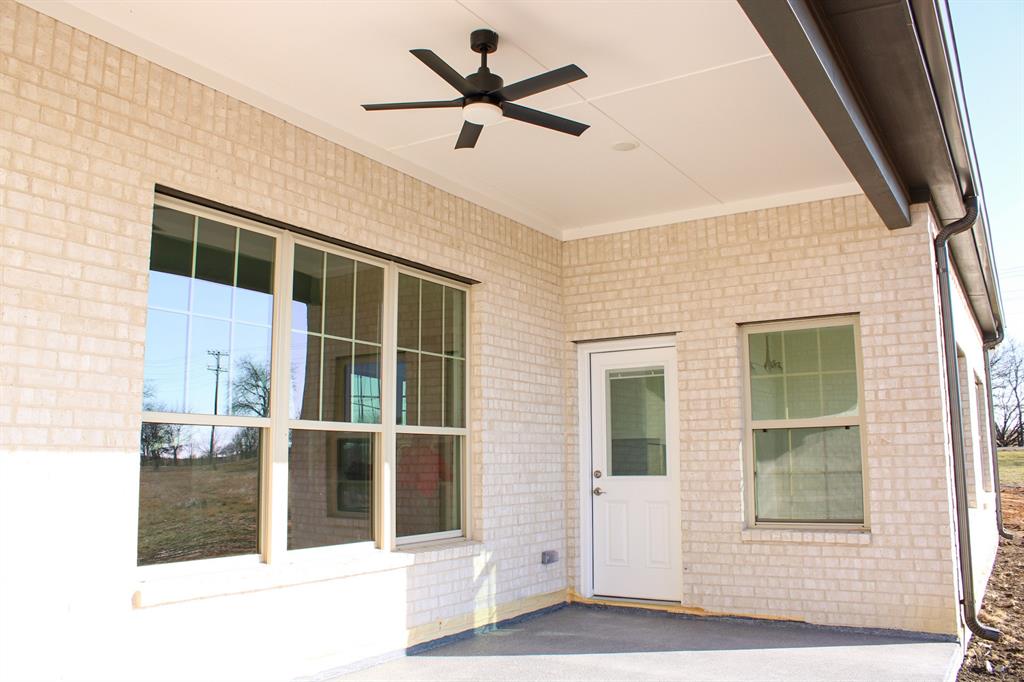 102 Country Road 4511 Decatur, TX 76234 - Photo 28 of 34 a view of workspace with windows