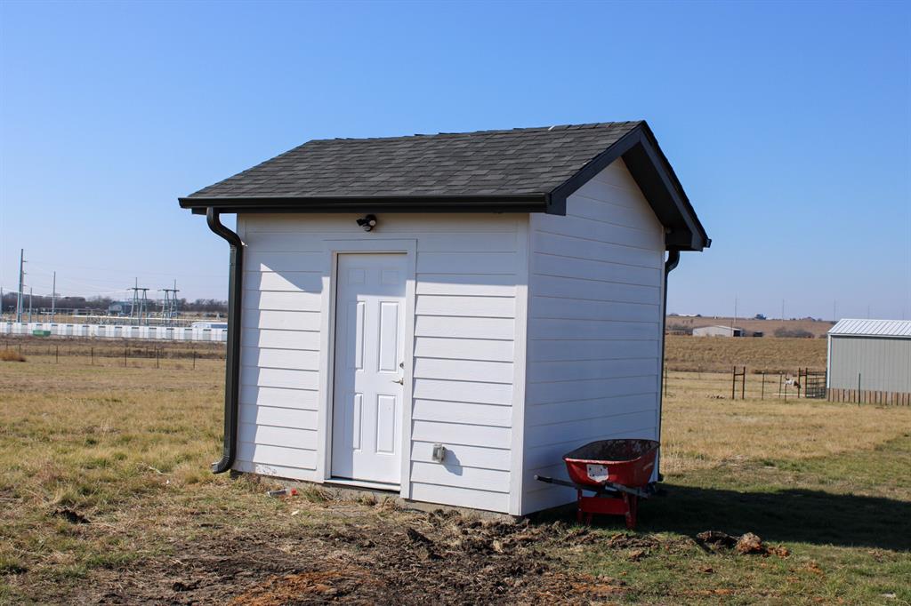 102 Country Road 4511 Decatur, TX 76234 - Photo 31 of 34 a view of a house with roof deck