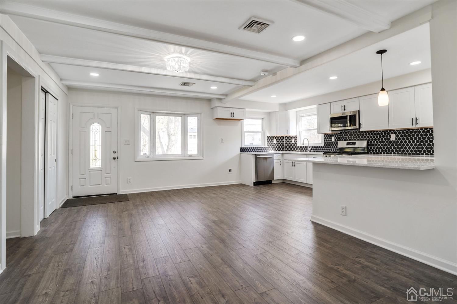 48 Chestnut Street Edison, NJ 08817 - Photo 4 of 19 Gallery Image 4