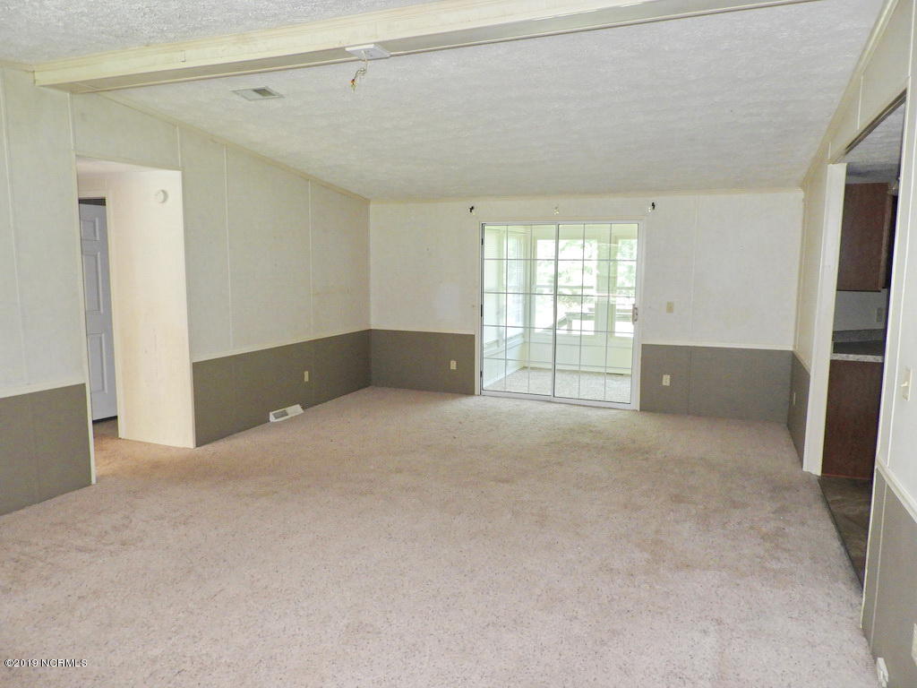 1150 Taylor Road Chocowinity, NC 27817 - Photo 4 of 14 14 LIVINGROOM