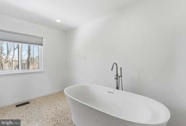 $672,000 | 17 Killala Court, Lutherville-Timonium, MD 21093