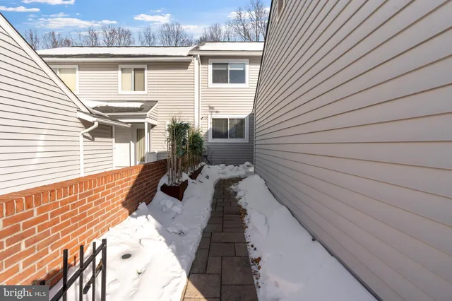 $672,000 | 17 Killala Court, Lutherville-Timonium, MD 21093