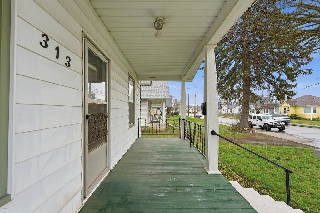 313 East Gordon Avenue Spokane, WA 99207 - Photo 3 of 38