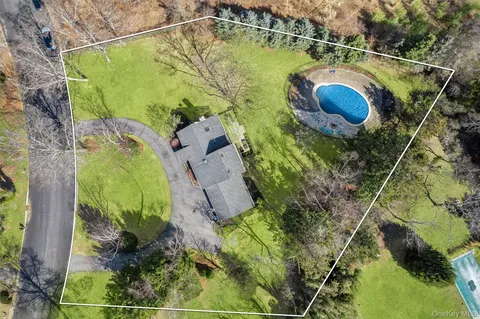 $1,095,000 | 435 Old Saddle Lane, Cutchogue, NY 11935