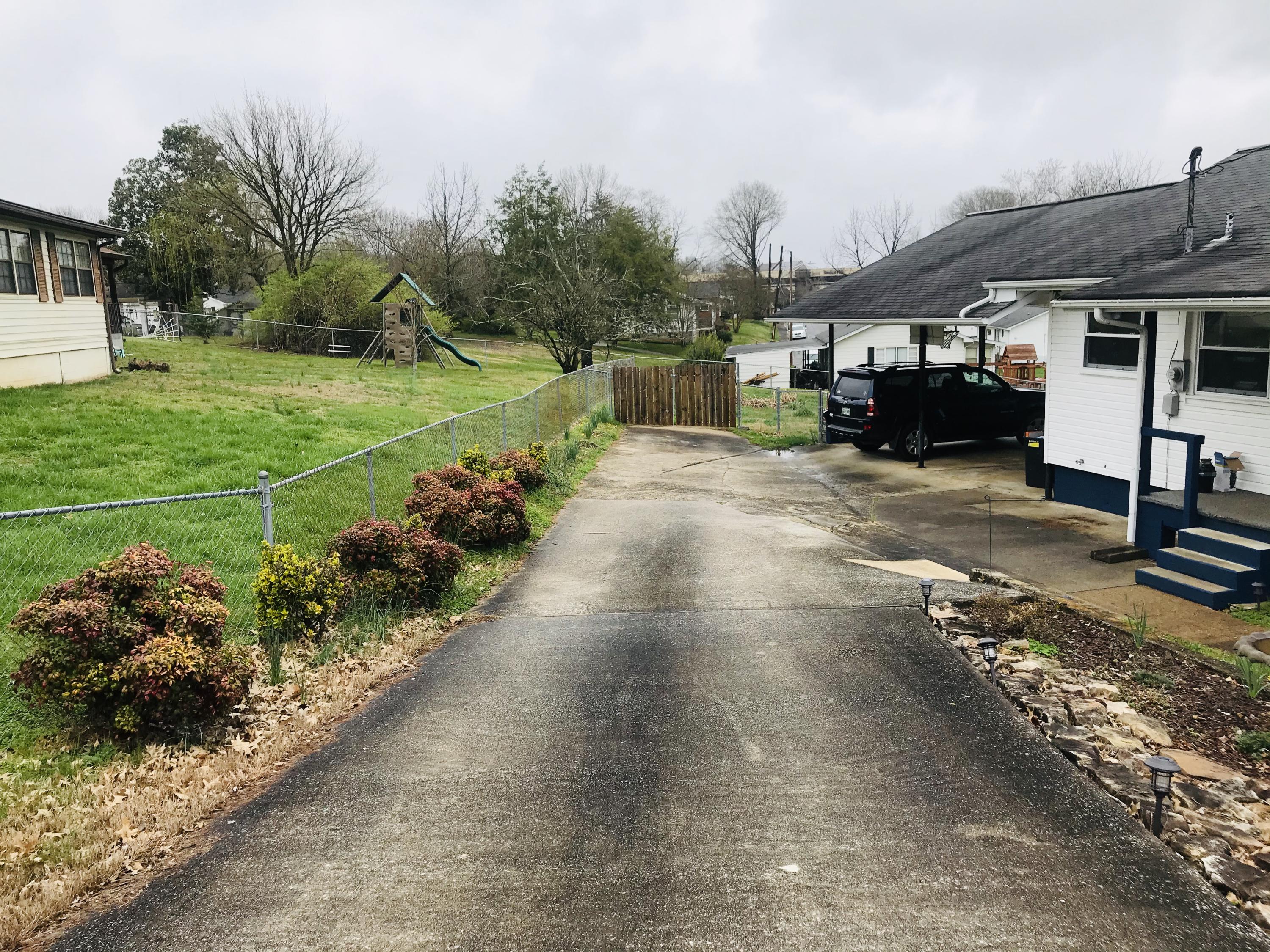 105 Pallas Road Oak Ridge, TN 37830 - Photo 3 of 20 Plenty of Parking!