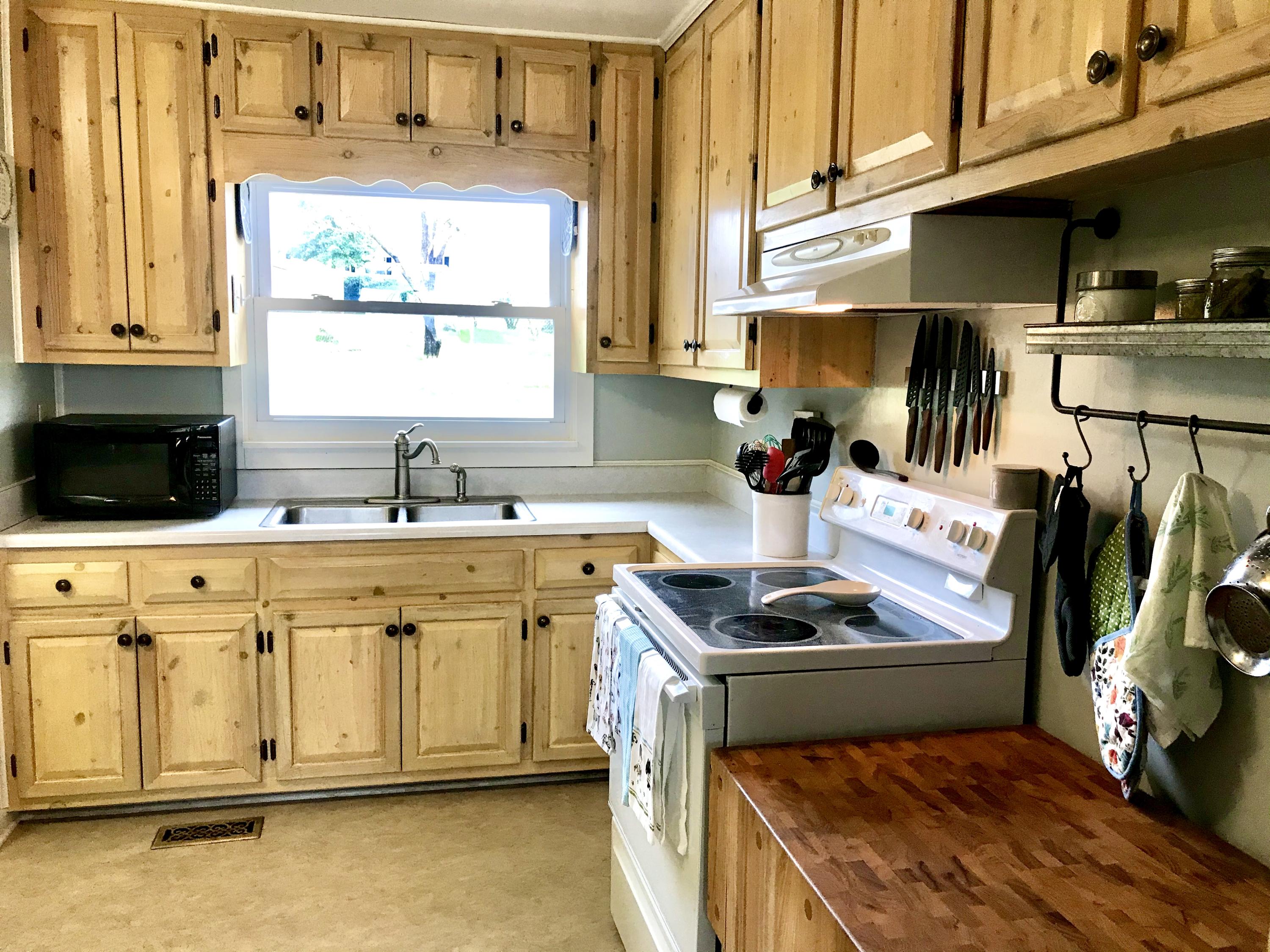 105 Pallas Road Oak Ridge, TN 37830 - Photo 4 of 20 Kitchen Sink Wall