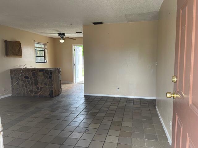 700 West 36th Street Riviera Beach, FL 33404 - Photo 15 of 24 IMG_2563