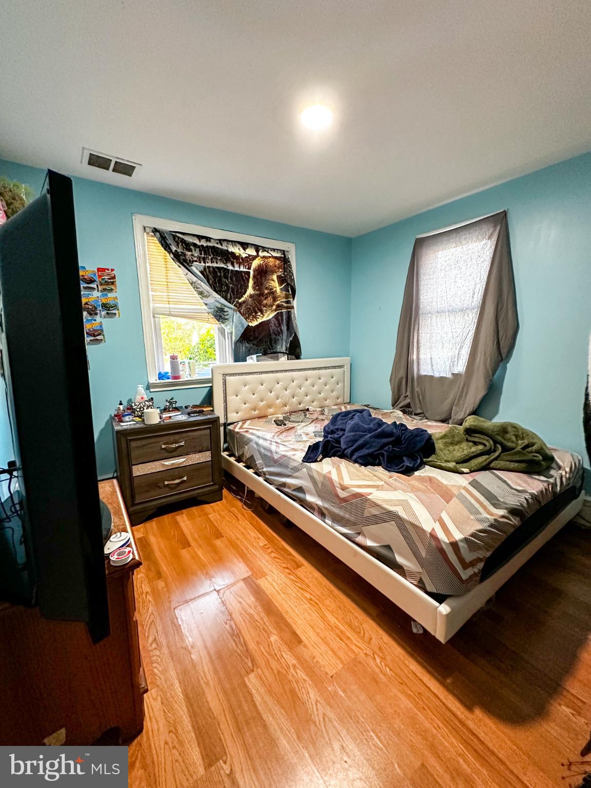 910 Magnolia Avenue Croydon, PA 19021 - Photo 12 of 33 Cozy retreat with vibrant blue walls.