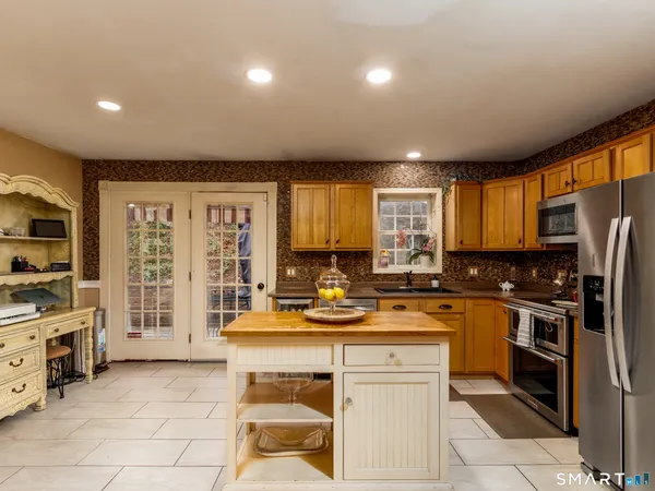 $425,000 | 54 Claremont Avenue, Wallingford, CT 06492