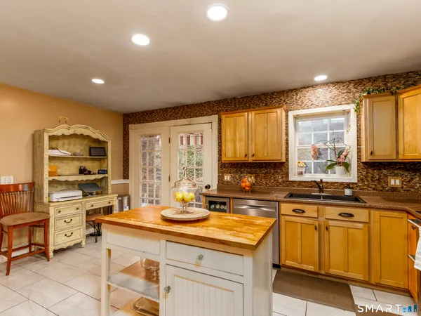 $425,000 | 54 Claremont Avenue, Wallingford, CT 06492