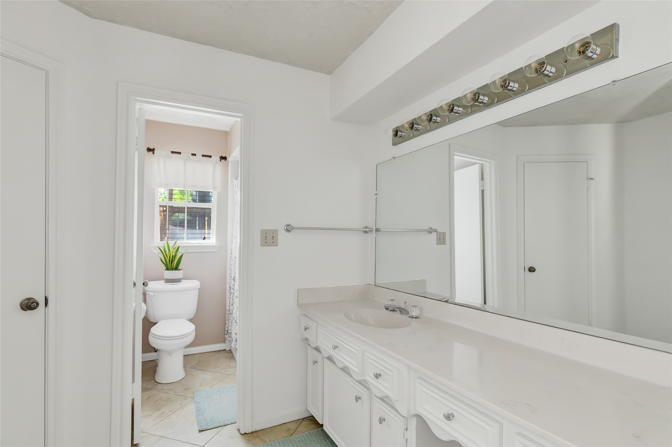 3 Baron's Place Conroe, TX 77304 - Photo 22 of 28 Master bathroom with walk-in closet, linen closet and separate bathing area
