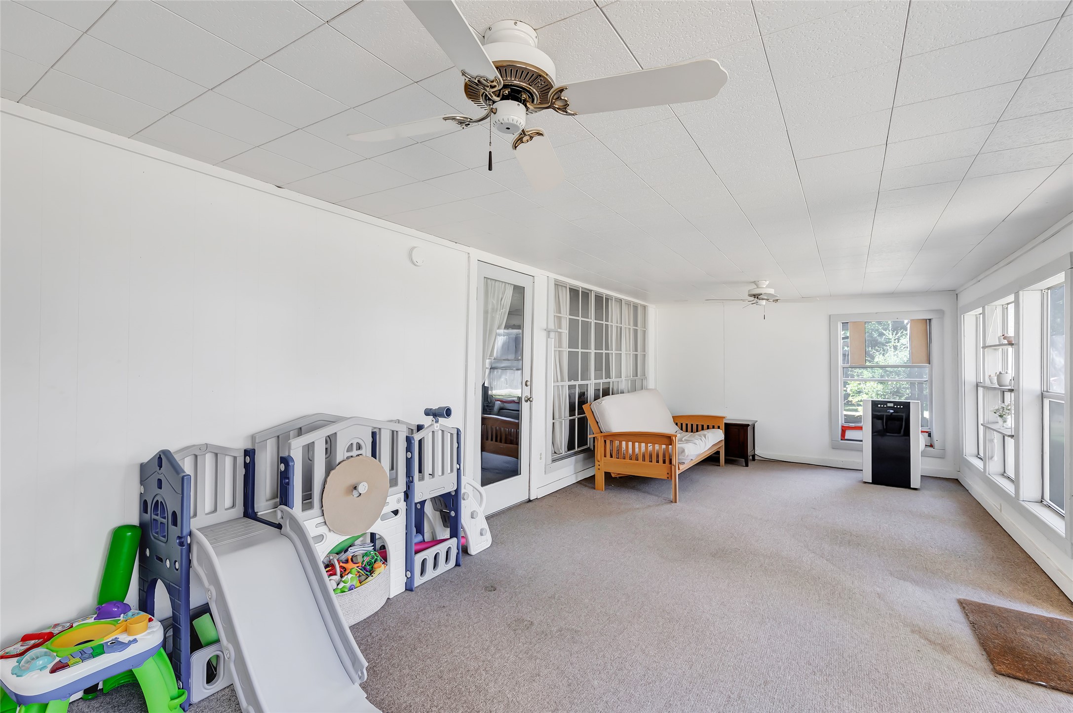 3 Baron's Place Conroe, TX 77304 - Photo 23 of 28 Sunroom on the back of the house. Plants, crafts, hobbies galore