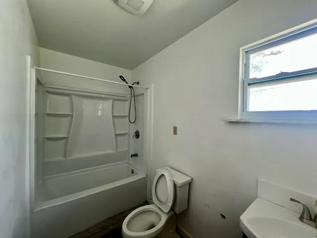 $1,650 | 3261 South US Highway 1, Unit 10, Fort Pierce, FL 34982