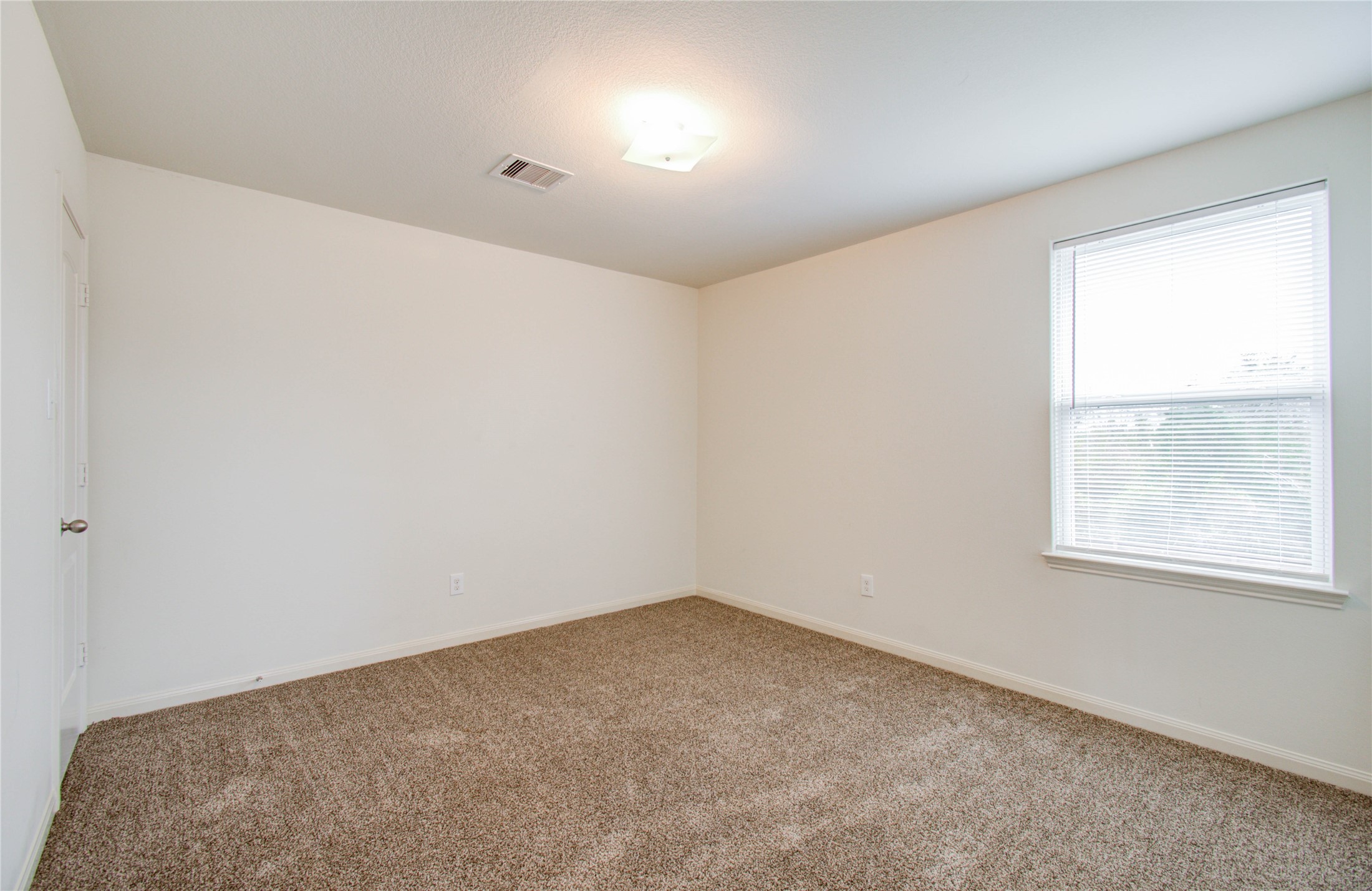 8218 Hall View Drive Houston, TX 77075 - Photo 25 of 31 an empty room with a window
