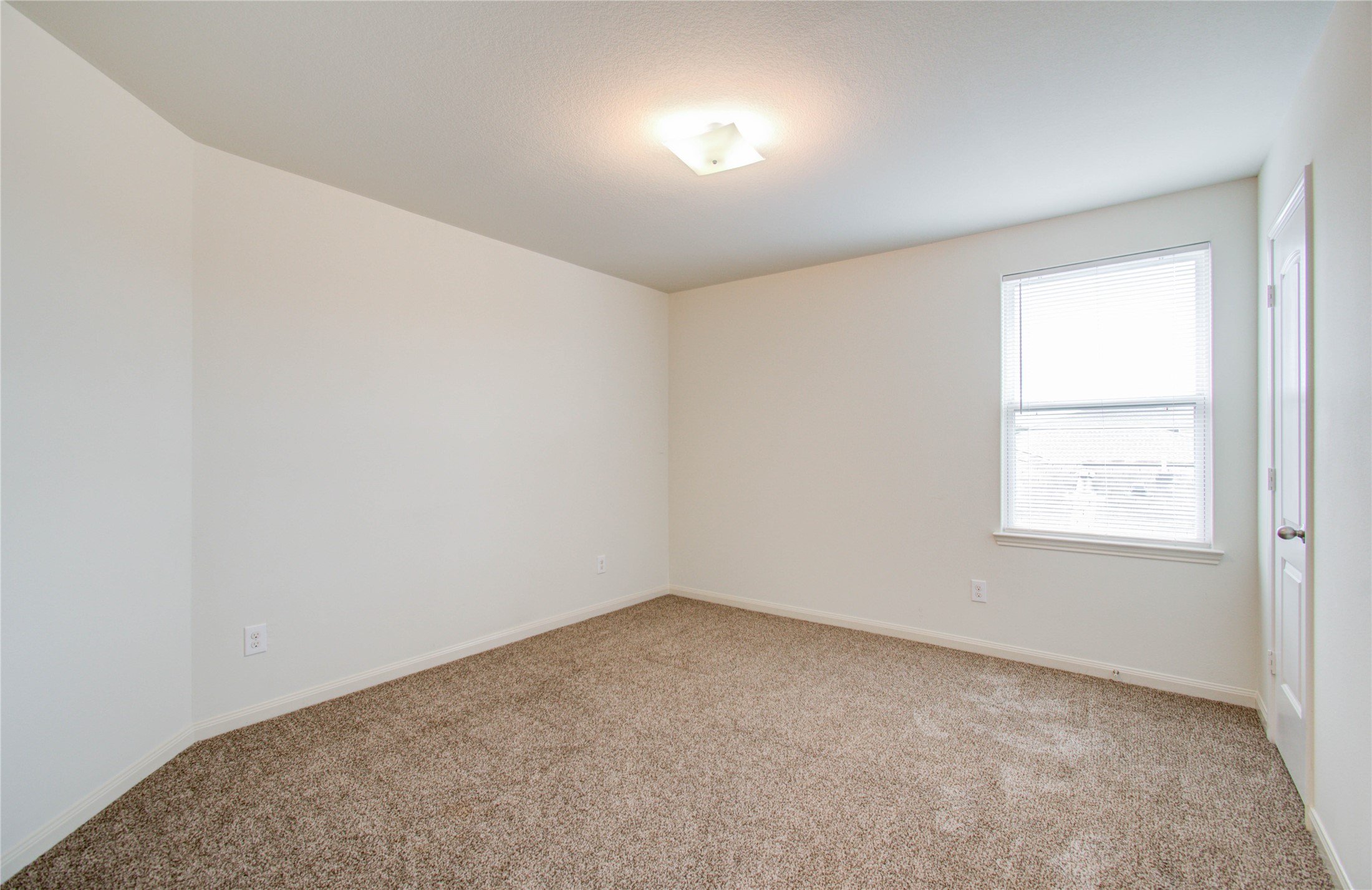 8218 Hall View Drive Houston, TX 77075 - Photo 27 of 31 an empty room with a window