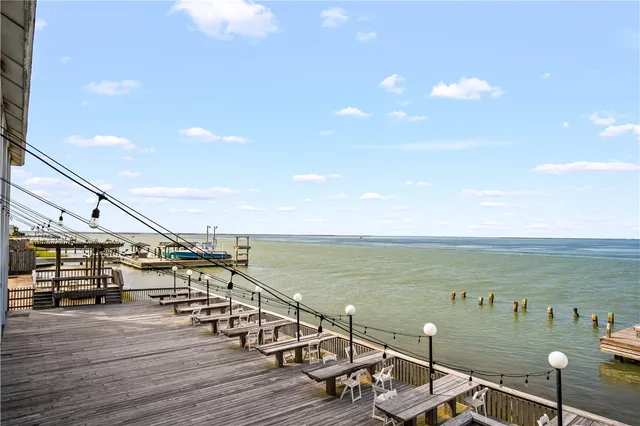 en view of an empty room with a window