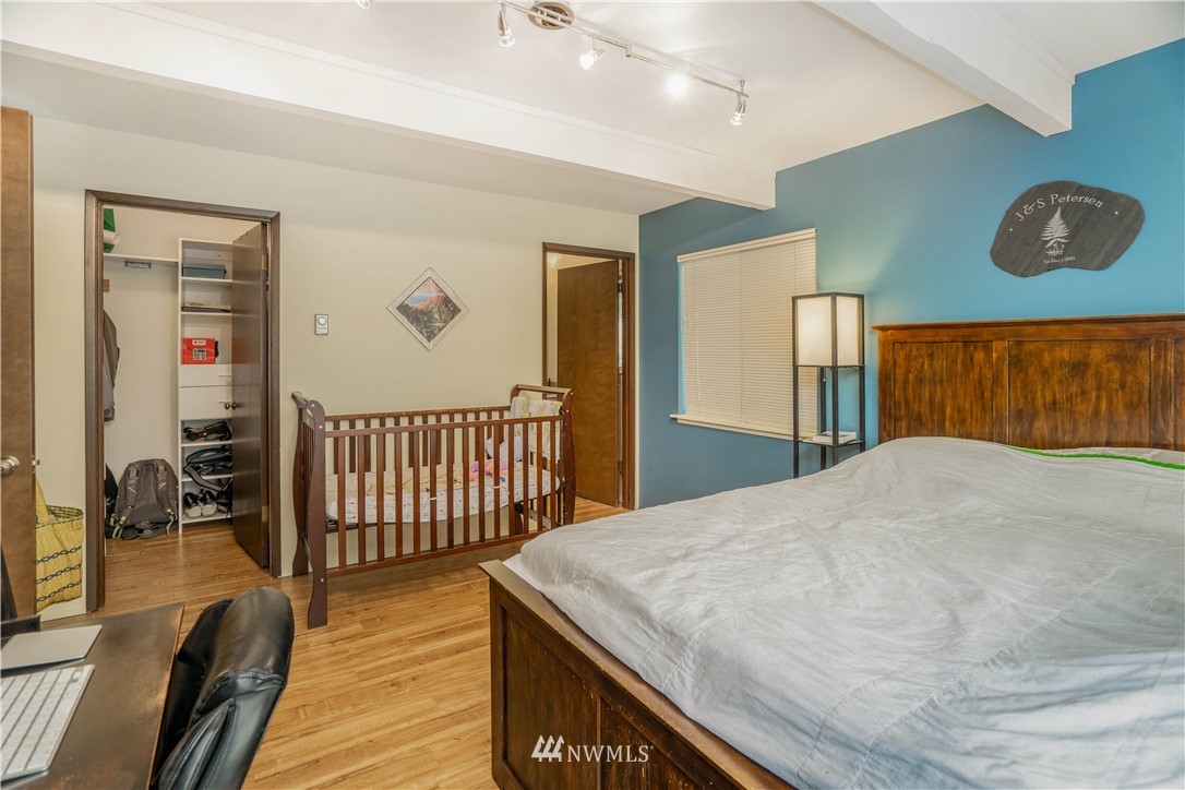 7136 Southwest Point Robinson Road Vashon, WA 98070 - Photo 12 of 24 Gallery Image 12