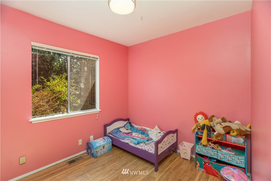 7136 Southwest Point Robinson Road Vashon, WA 98070 - Photo 14 of 24 Gallery Image 14