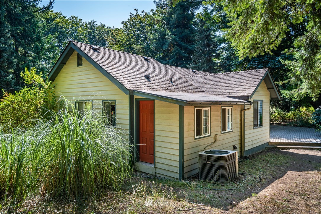 7136 Southwest Point Robinson Road Vashon, WA 98070 - Photo 17 of 24 Gallery Image 17