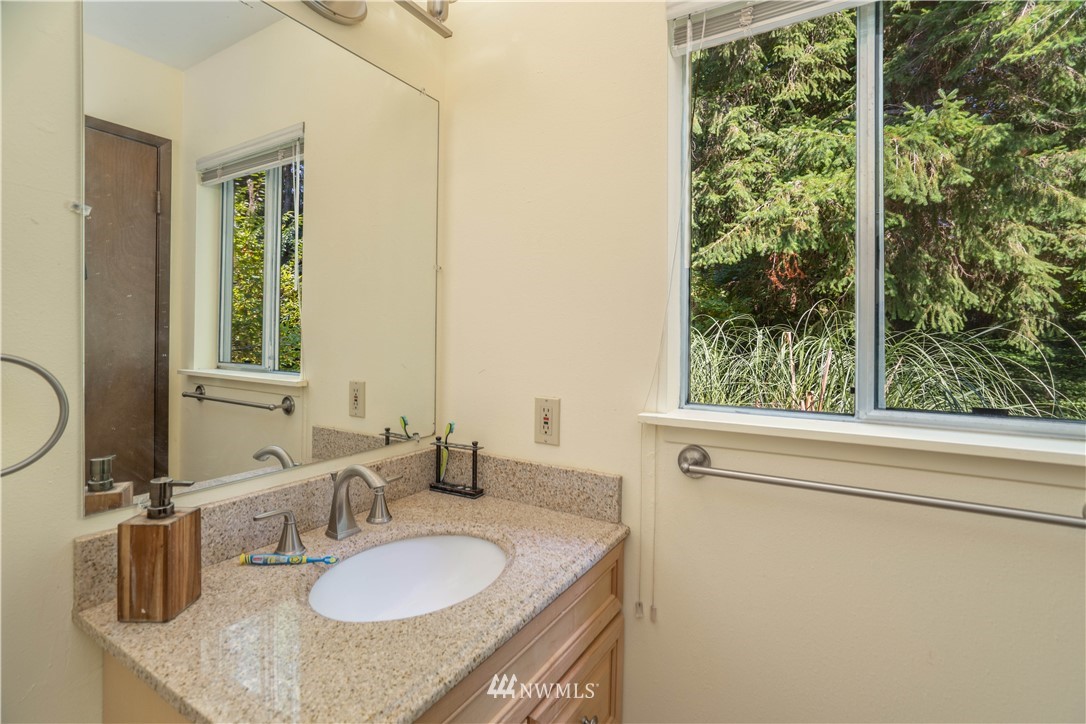 7136 Southwest Point Robinson Road Vashon, WA 98070 - Photo 20 of 24 Gallery Image 20