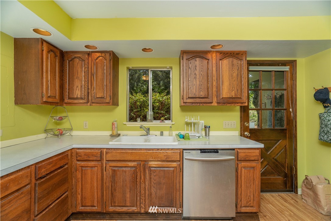 7136 Southwest Point Robinson Road Vashon, WA 98070 - Photo 8 of 24 Gallery Image 8