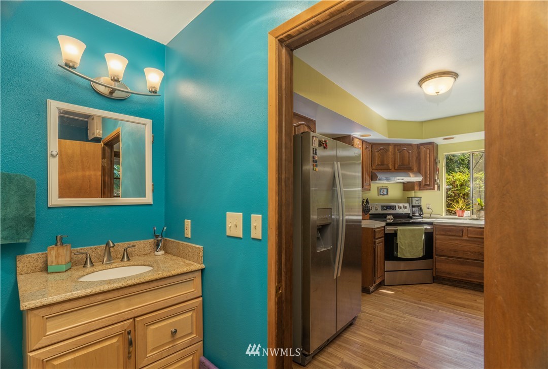 7136 Southwest Point Robinson Road Vashon, WA 98070 - Photo 9 of 24 Gallery Image 9