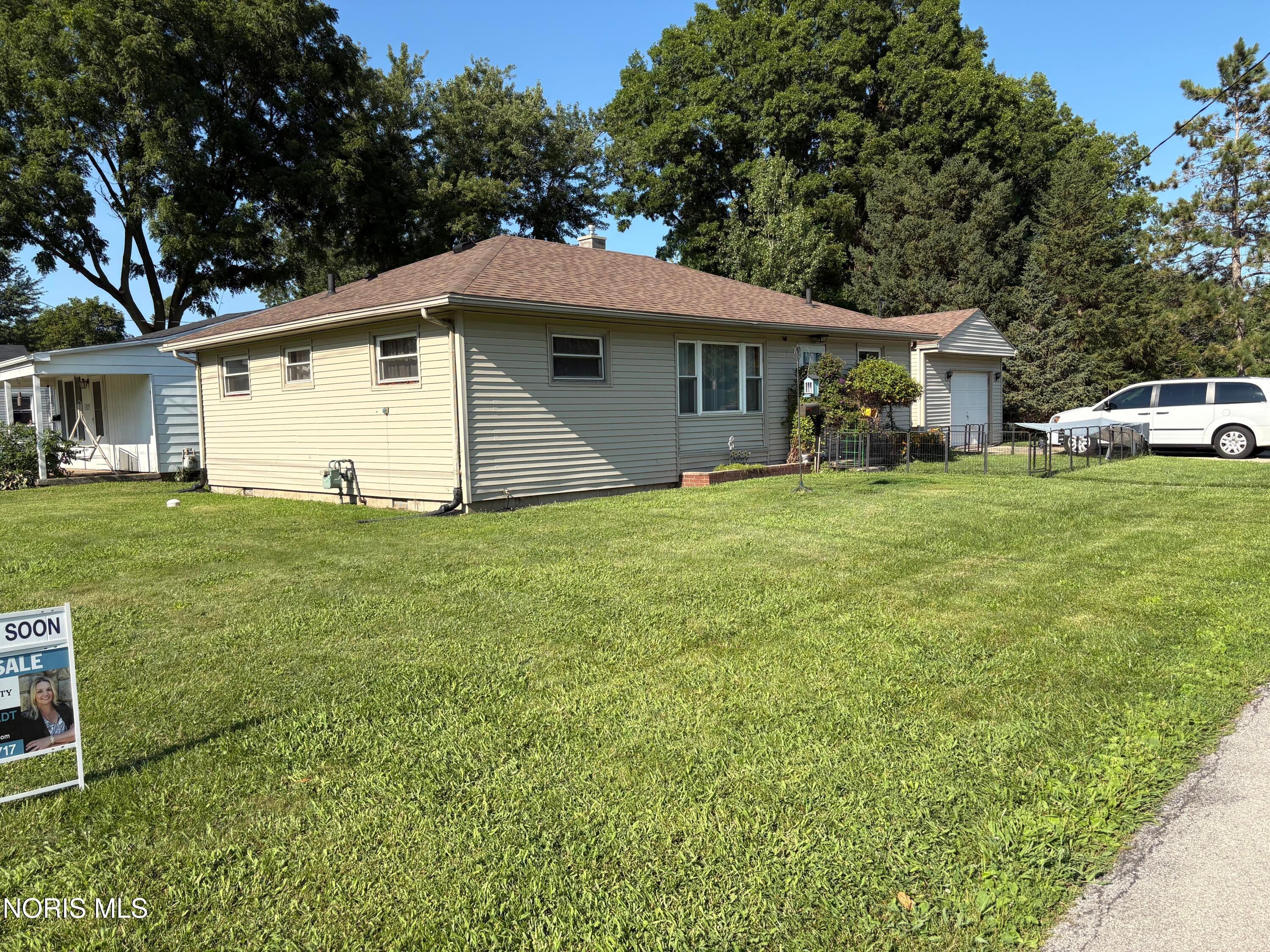 1035 Mambrino Road Oregon, OH 43616 - Photo 2 of 19 Gallery Image 2