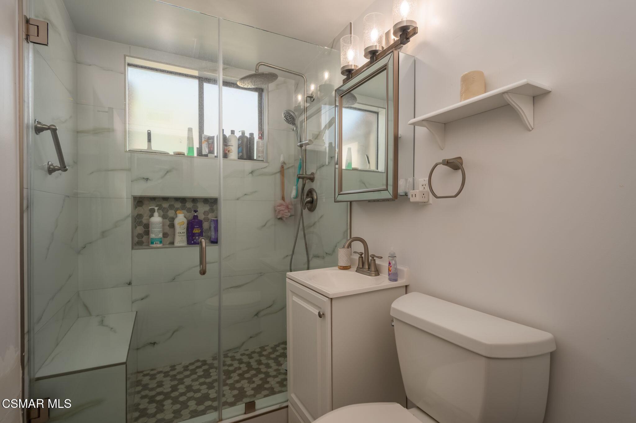 1271 Alexander Street Simi Valley, CA 93065 - Photo 11 of 13 Bath1