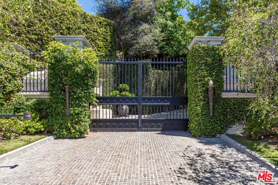 10911 Chalon Road Los Angeles, CA 90077 - Photo 4 of 43