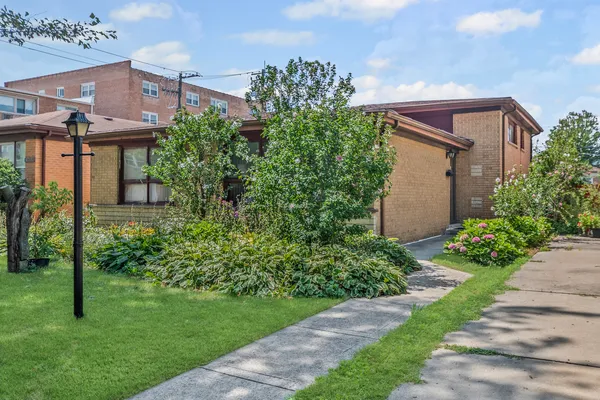 $440,000 | 9218 Lavergne Avenue, Skokie, IL 60077