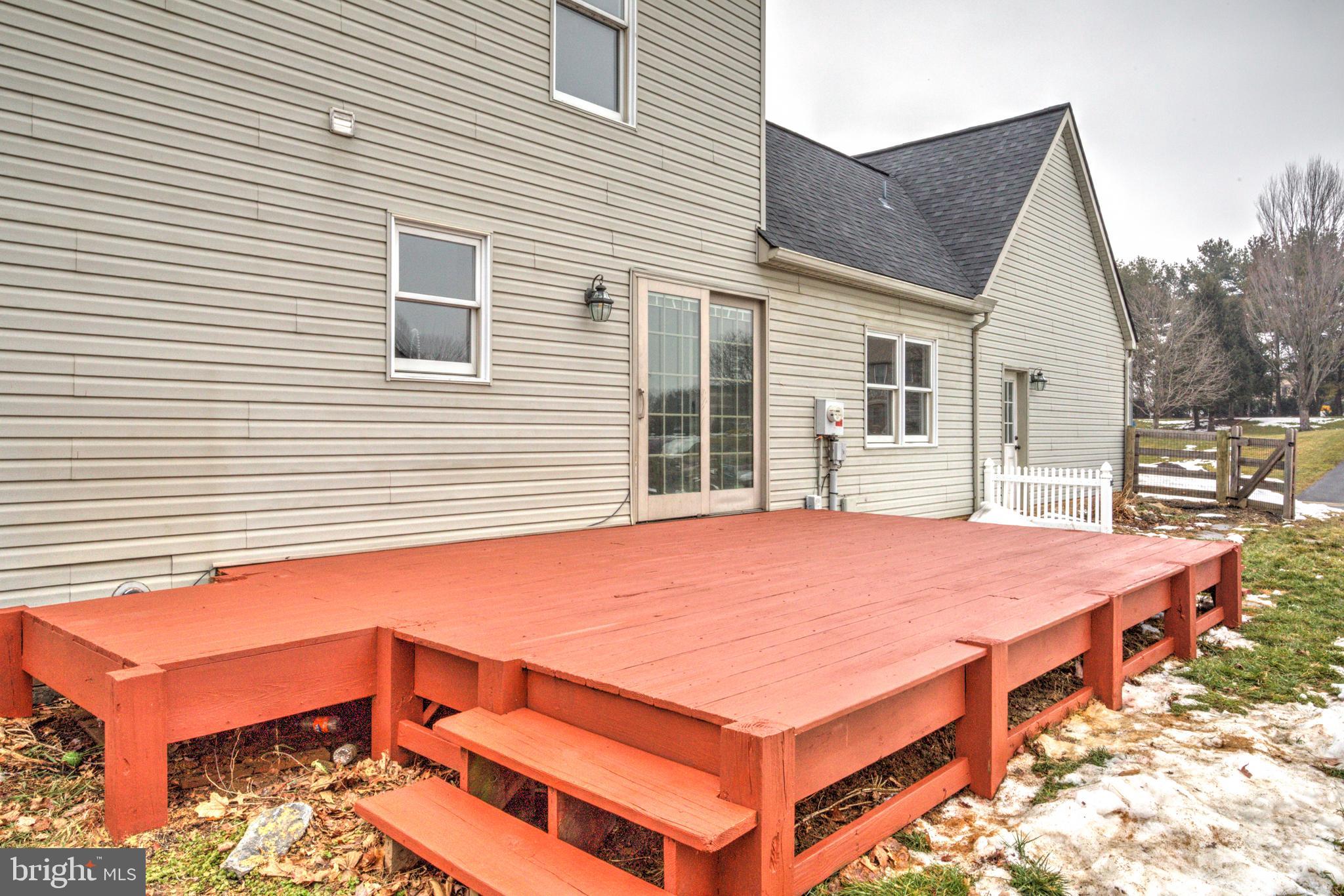 152 Kings Gate Drive Lititz, PA 17543 - Photo 44 of 45 a backyard of a house with seating space
