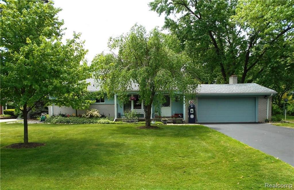 28313 Westerleigh Road Farmington Hills, MI 48334 - Photo 2 of 34
