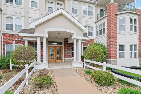 $364,900 | 8530 Greenway Boulevard, Unit 212, Middleton, WI 53562