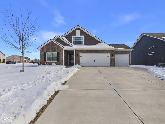 $399,900 | 2015 Maplewood Lane, Pendleton, IN 46064