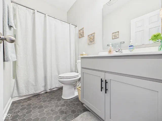 $399,900 | 2015 Maplewood Lane, Pendleton, IN 46064