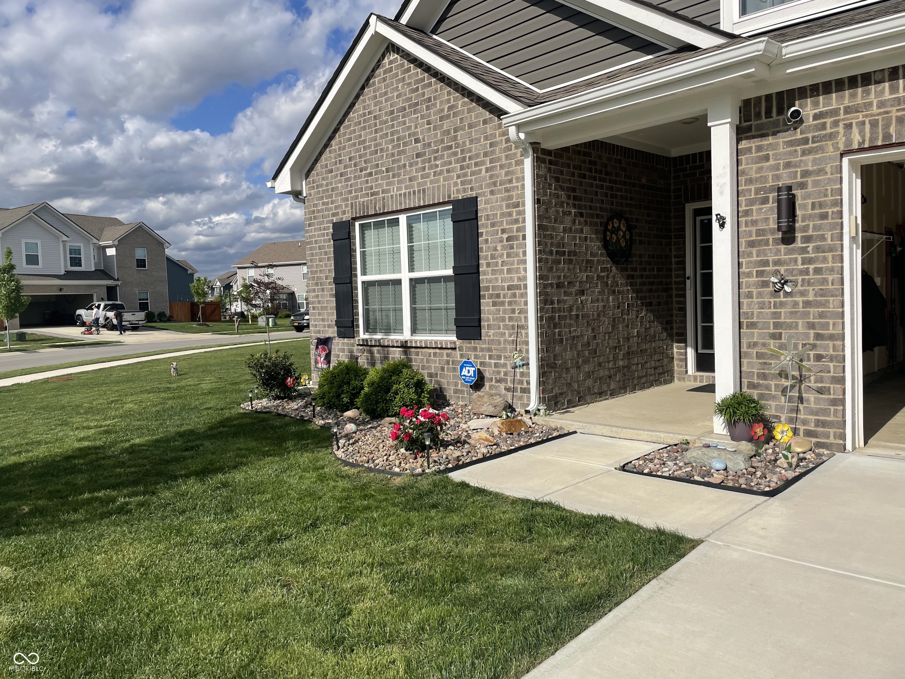 2015 Maplewood Lane Pendleton, IN 46064 - Photo 3 of 59