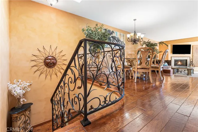 a view of a livingroom with furniture