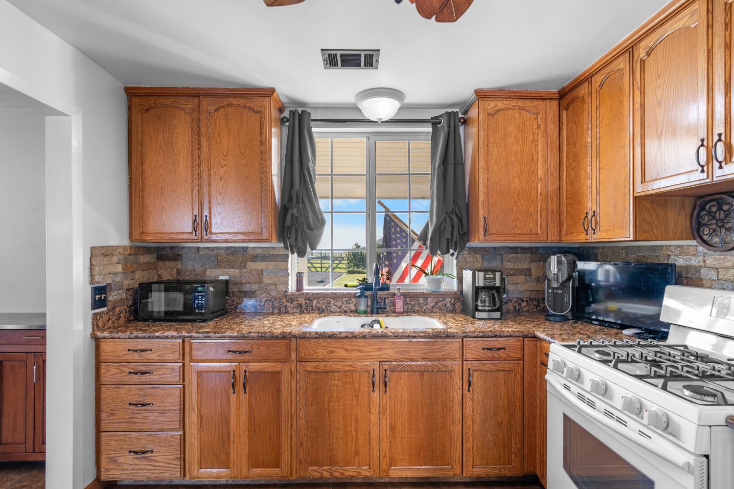 12872 North Jack Tone Road Lodi, CA 95240 - Photo 10 of 40