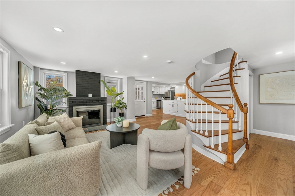 122 Chapin Road Hudson, MA 01749 - Photo 5 of 37