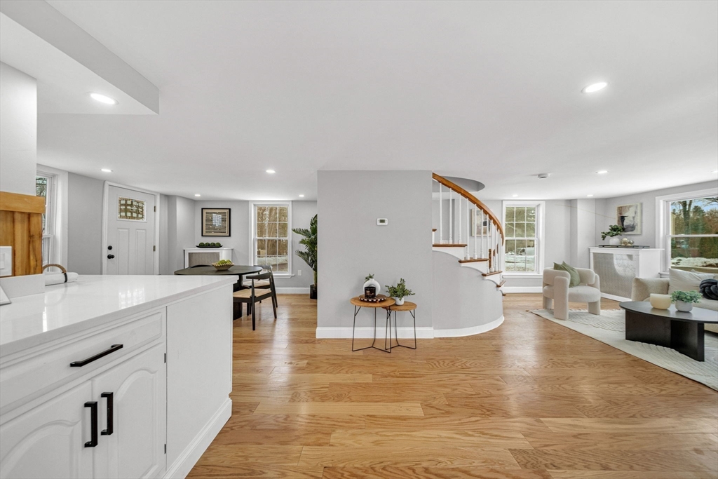 122 Chapin Road Hudson, MA 01749 - Photo 9 of 37