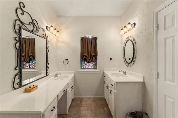 $1,150,000 | 230 Lake Drive, Mount Vernon, TX 75457